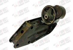 11220-0M600 INSULATOR ENGINE